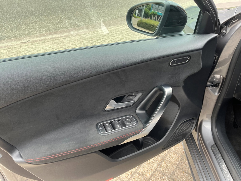 Mercedes-Benz A 250 4MATIC Premium Plus — photo 11