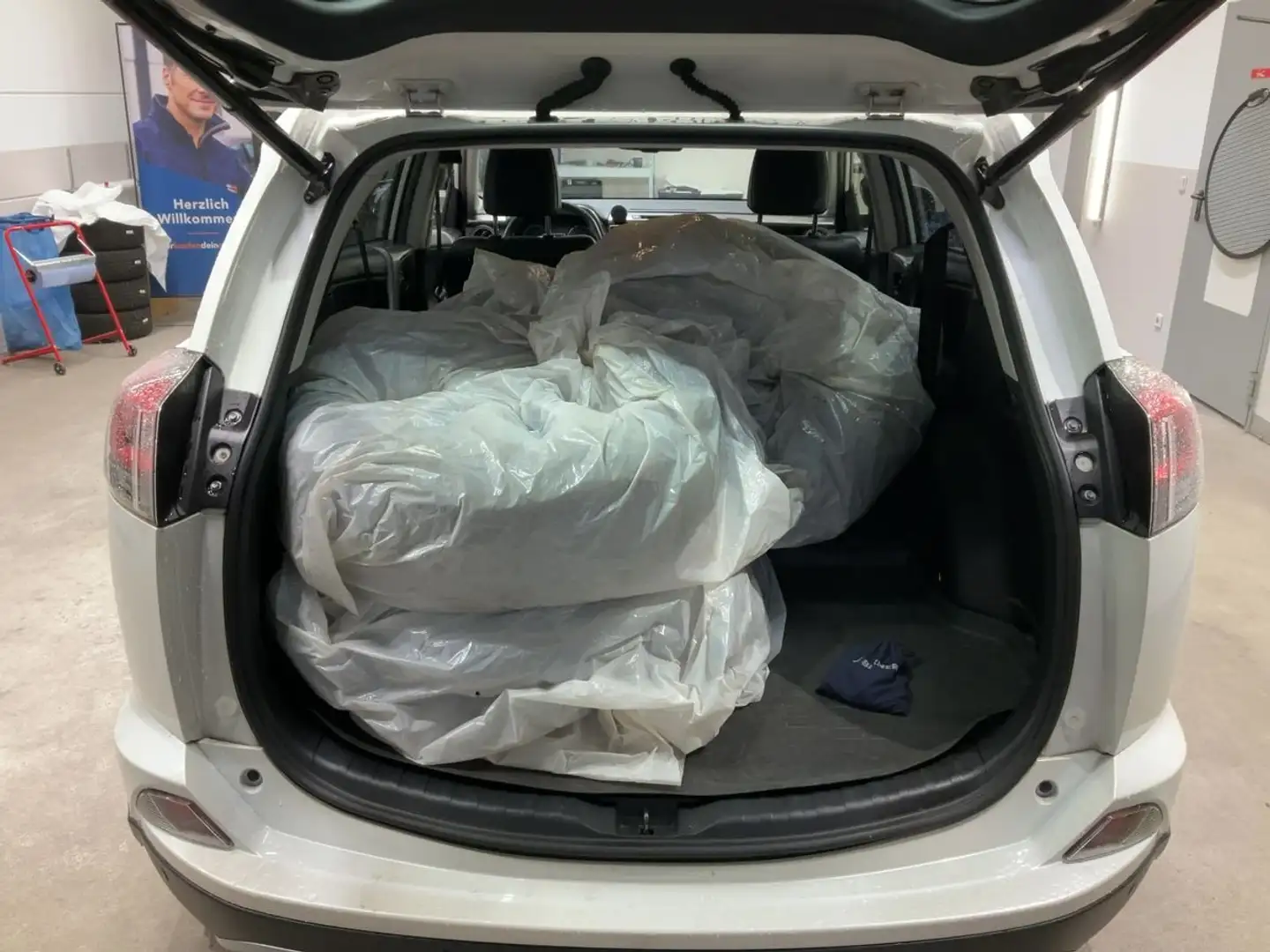 Toyota RAV 4 Toyota RAV 4 2.5 Hybrid Executive Weiß - 2