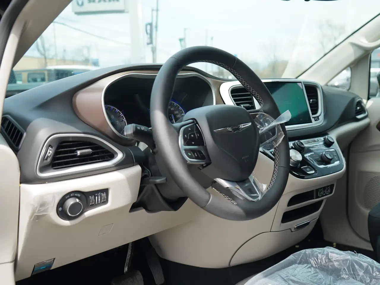 Chrysler Grand Caravan снимка Chrysler Grand Caravan