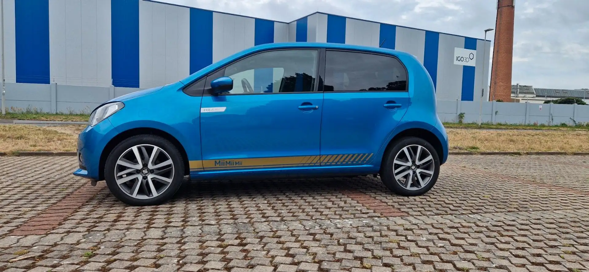 SEAT Mii electric Plus Edition Power Charge 1 Hand Blau - 1