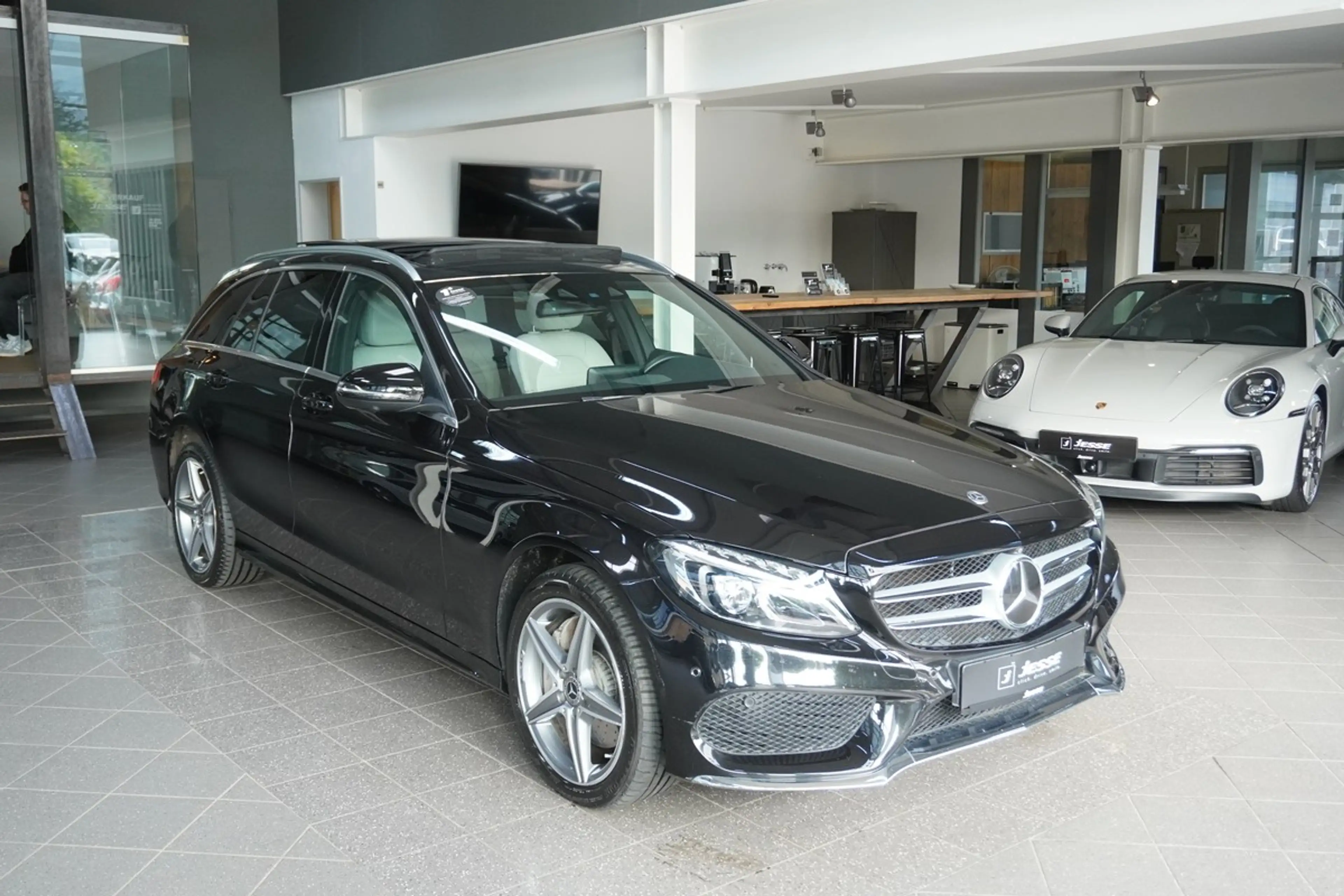 Mercedes-Benz C 250 d T AMG 4M LED Distr+ Pano Burmester Memory AHK — photo 3
