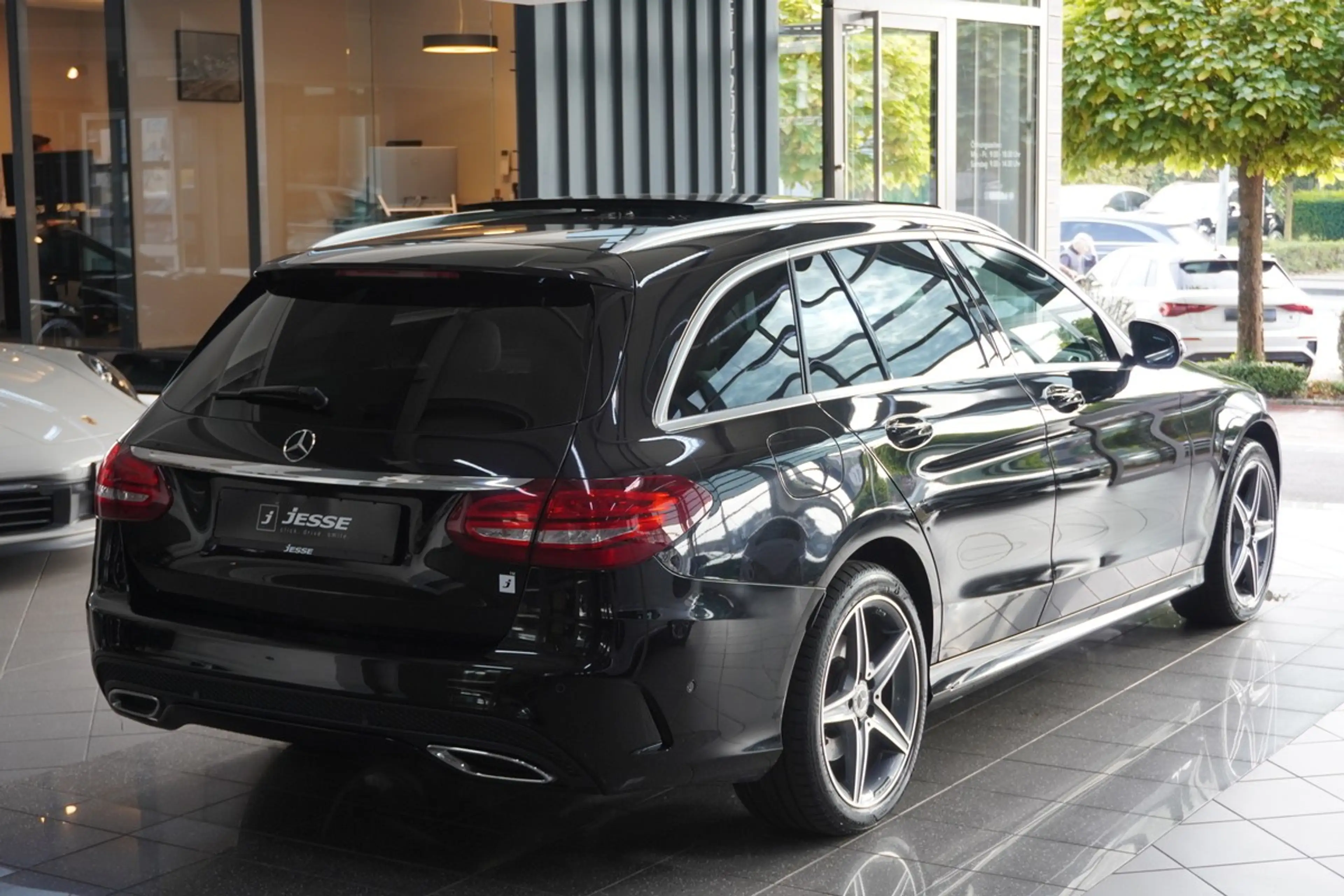 Mercedes-Benz C 250 d T AMG 4M LED Distr+ Pano Burmester Memory AHK — photo 6