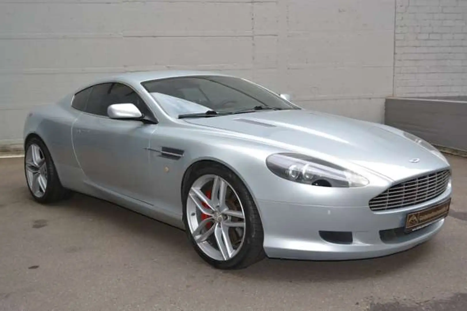 Aston Martin DB9 Coupe V12 6.0 Silber - 1