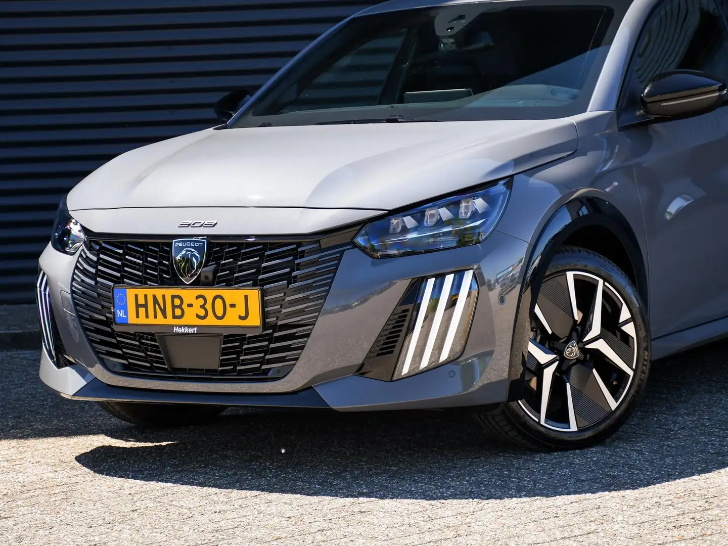 Peugeot 208 GT 1.2 Hybrid 110pk Automaat PDC + CAM. VOOR | DOD Gris - 2