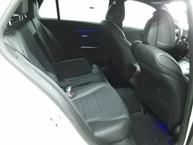 Mercedes-Benz C-Class view 14
