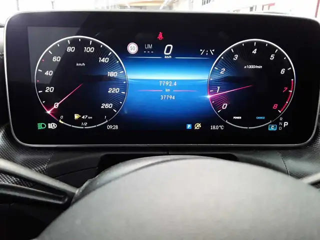 Mercedes-Benz C-Class view 11