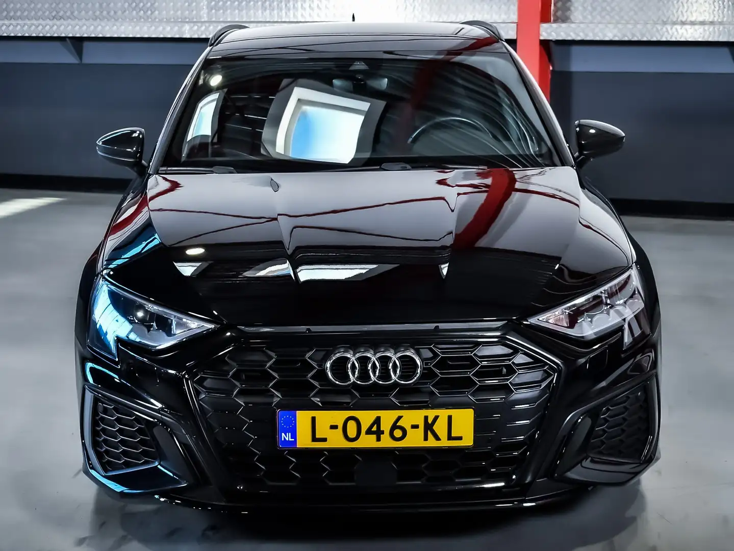 Audi A3 35 TFSI S edition Zwart - 2