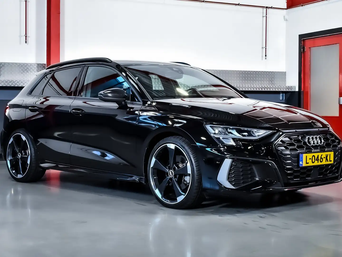 Audi A3 35 TFSI S edition Zwart - 1