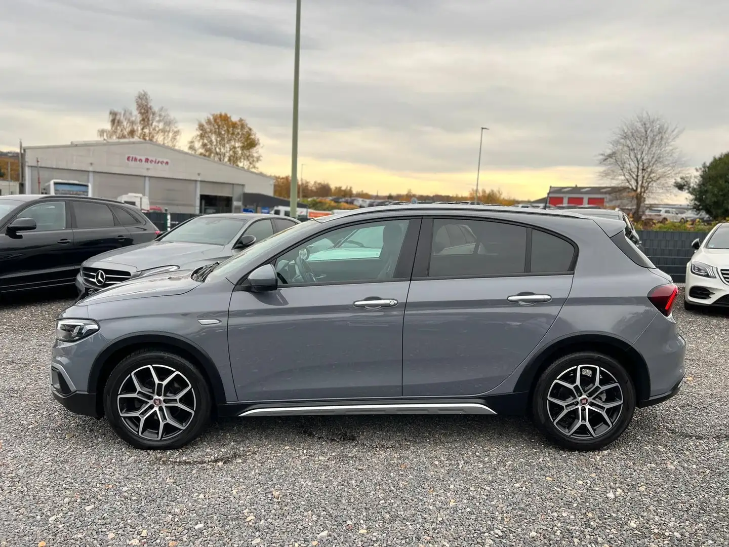 Fiat Tipo TIPO CROSS-LED-ACC-KAMERA-SHZ-DIGITAL-DAB+ Gris - 2