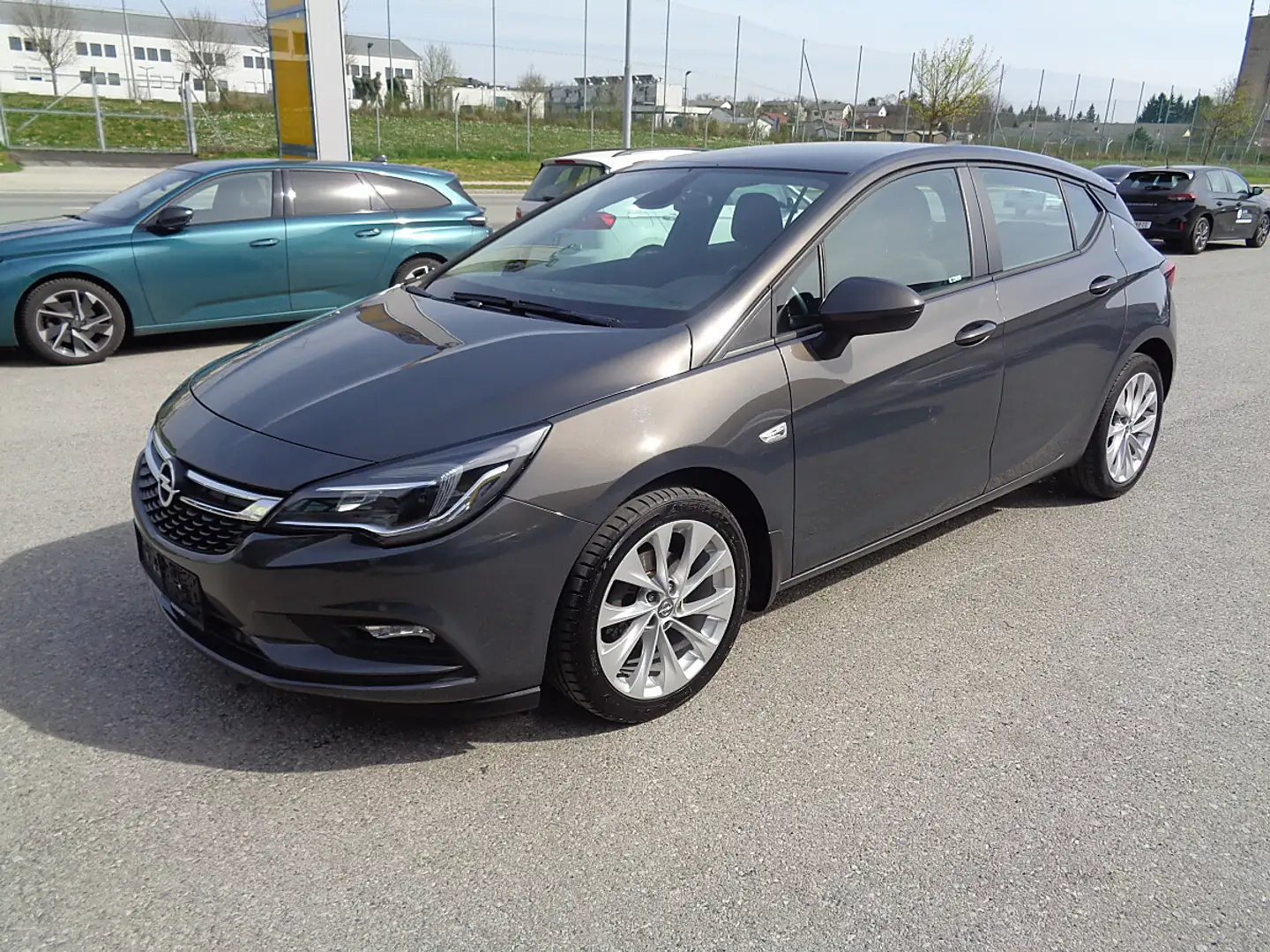 Opel Astra 1,4 Turbo Ecotec Direct Injection Edition Start... Grau - 1