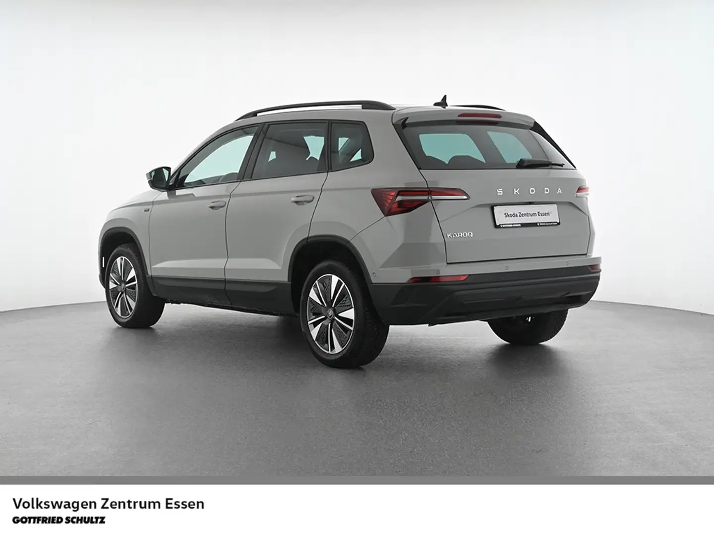 Skoda Karoq Tour TSI DSG Matrix Panorama AHK Keyless Grau - 2
