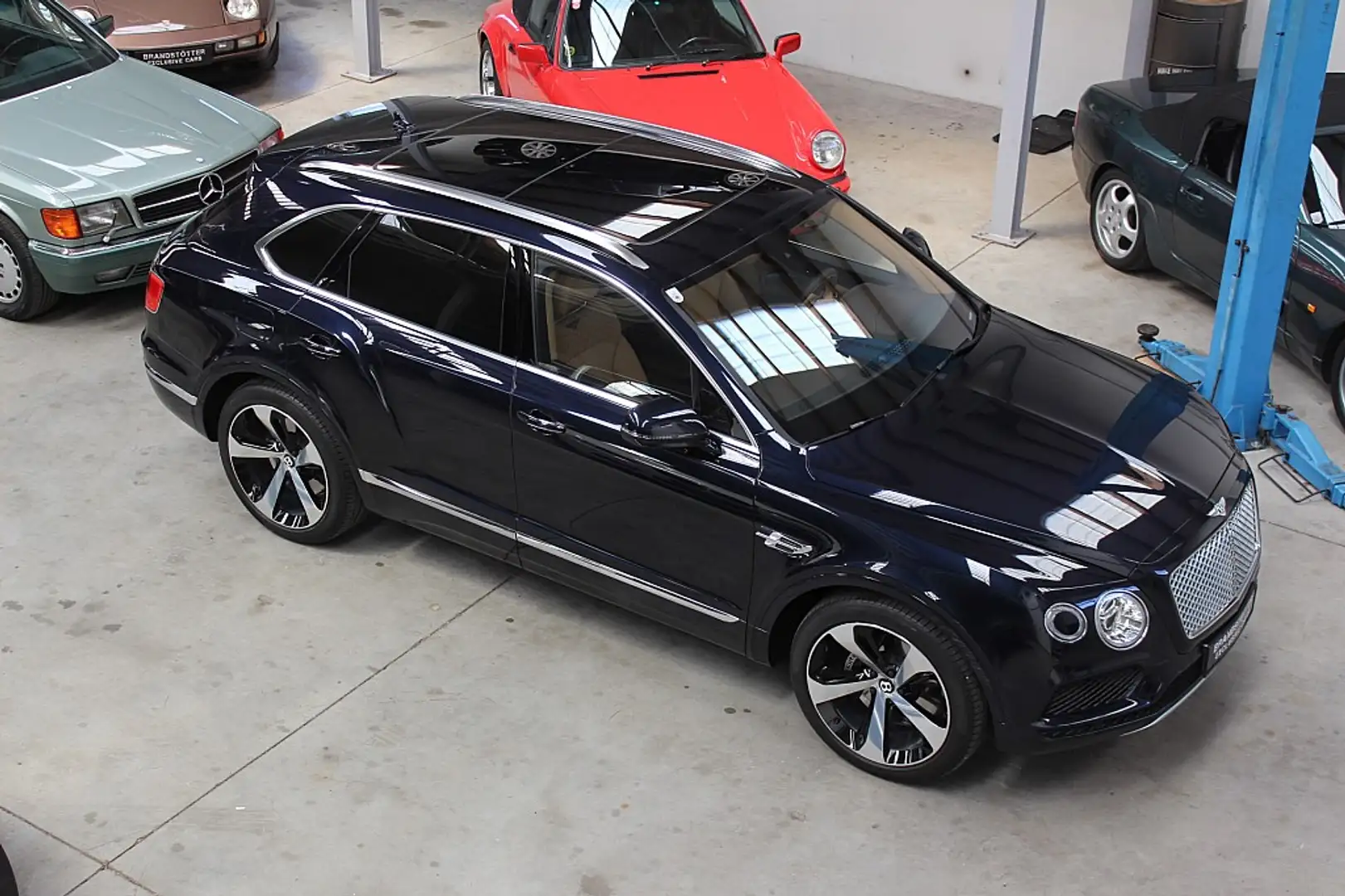 Bentley Bentayga Blue - 1