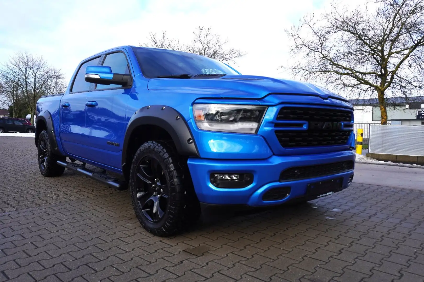 Dodge RAM Sport 4x4   ~Navi~Kam~LED~AHK~ Bleu - 1