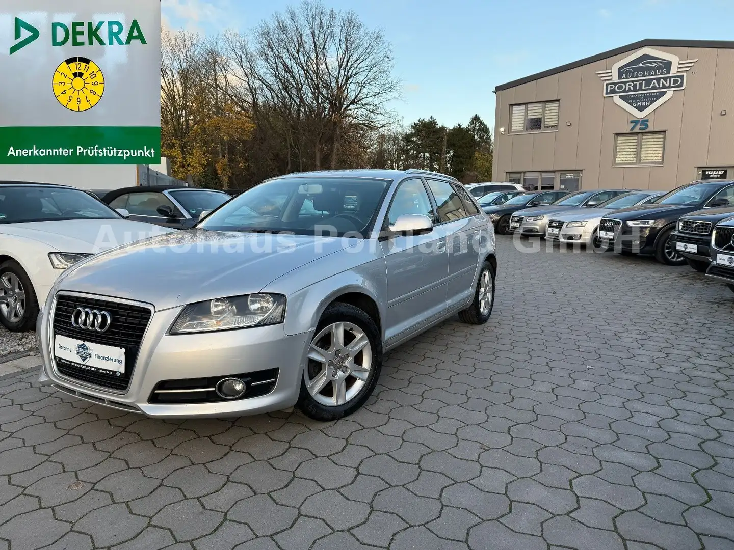 Audi A3 Sportback 1.6 TDI Attraction Silber - 1