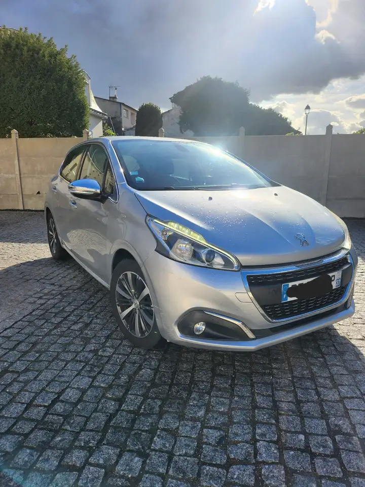 Peugeot 208 110ch essence