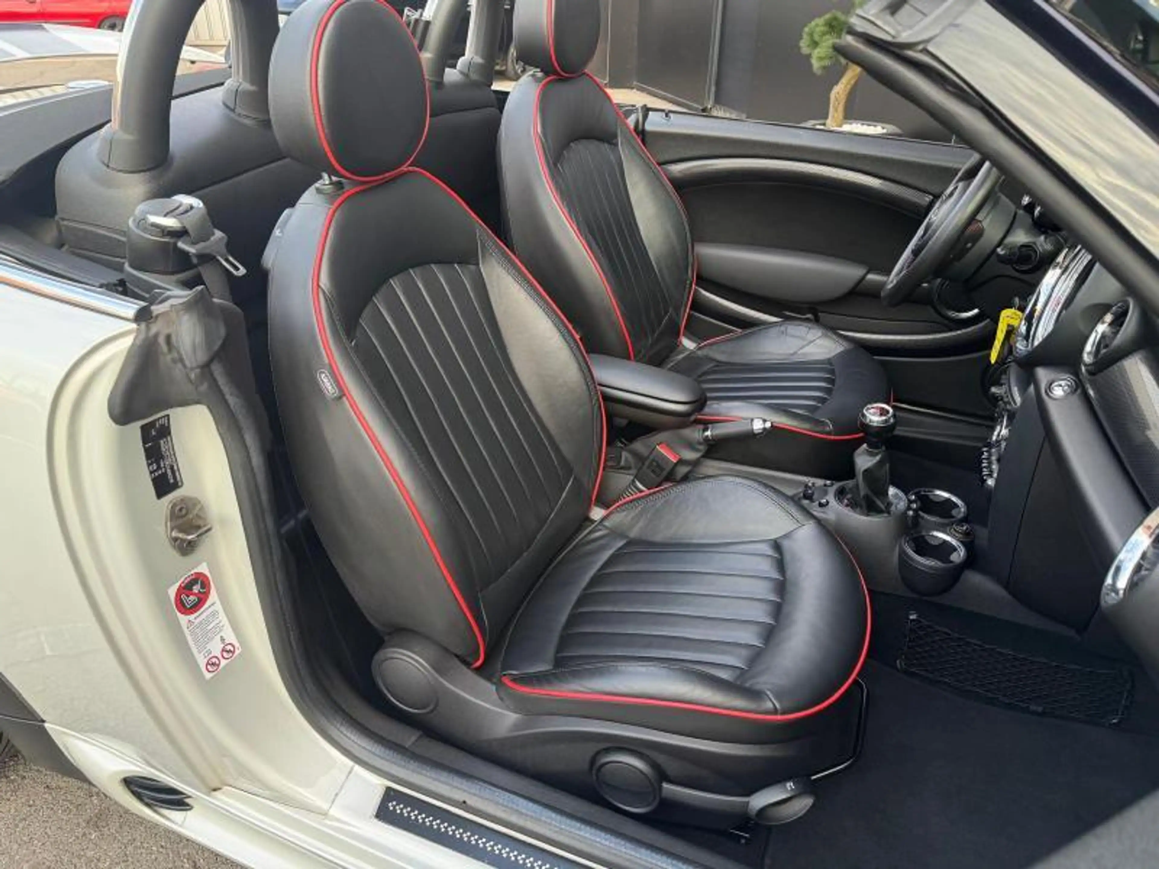 MINI Cooper Cabrio SD Kit JCW/Sièges chauffants/GPS — photo 9