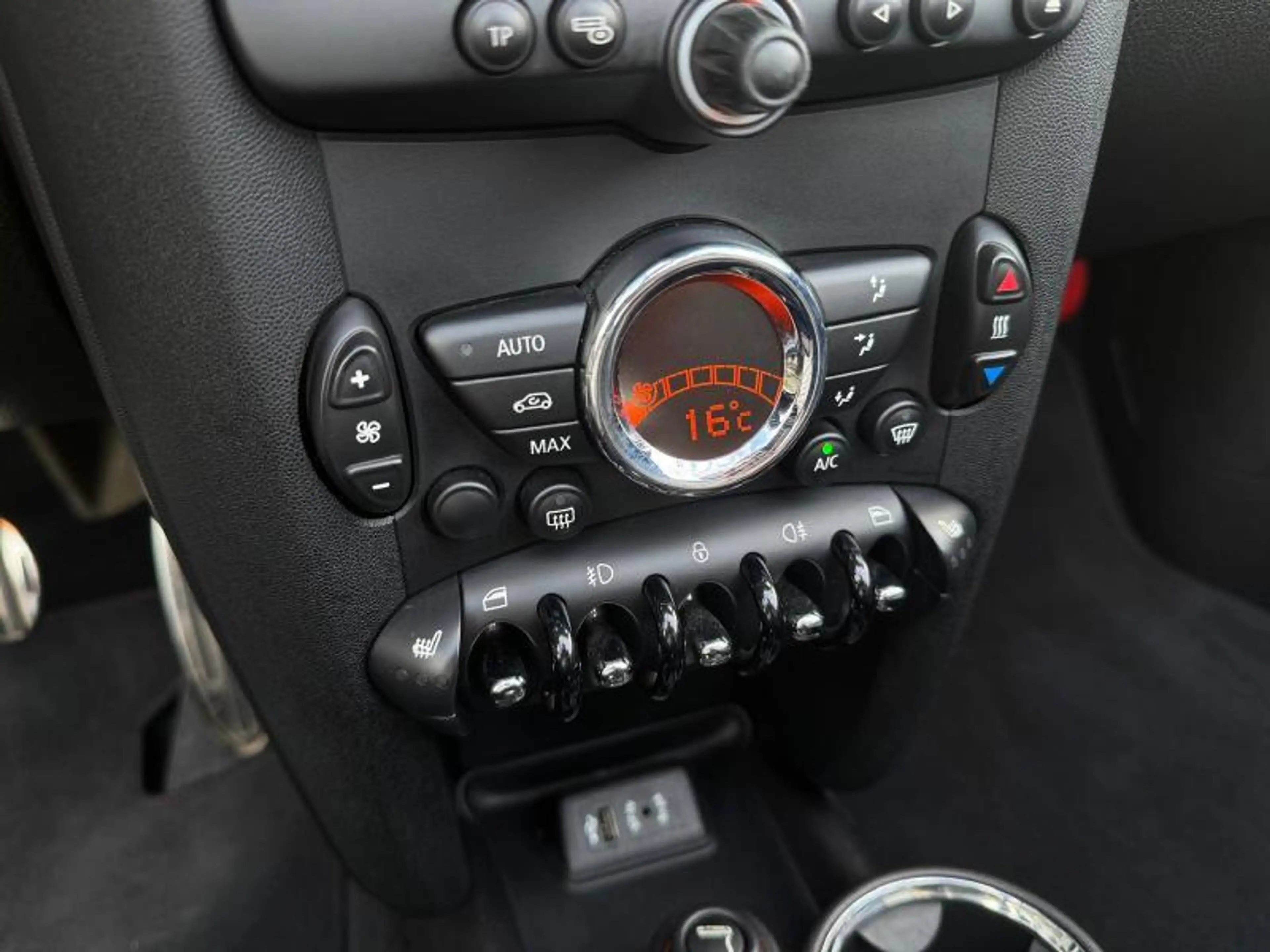 MINI Cooper Cabrio SD Kit JCW/Sièges chauffants/GPS — photo 6
