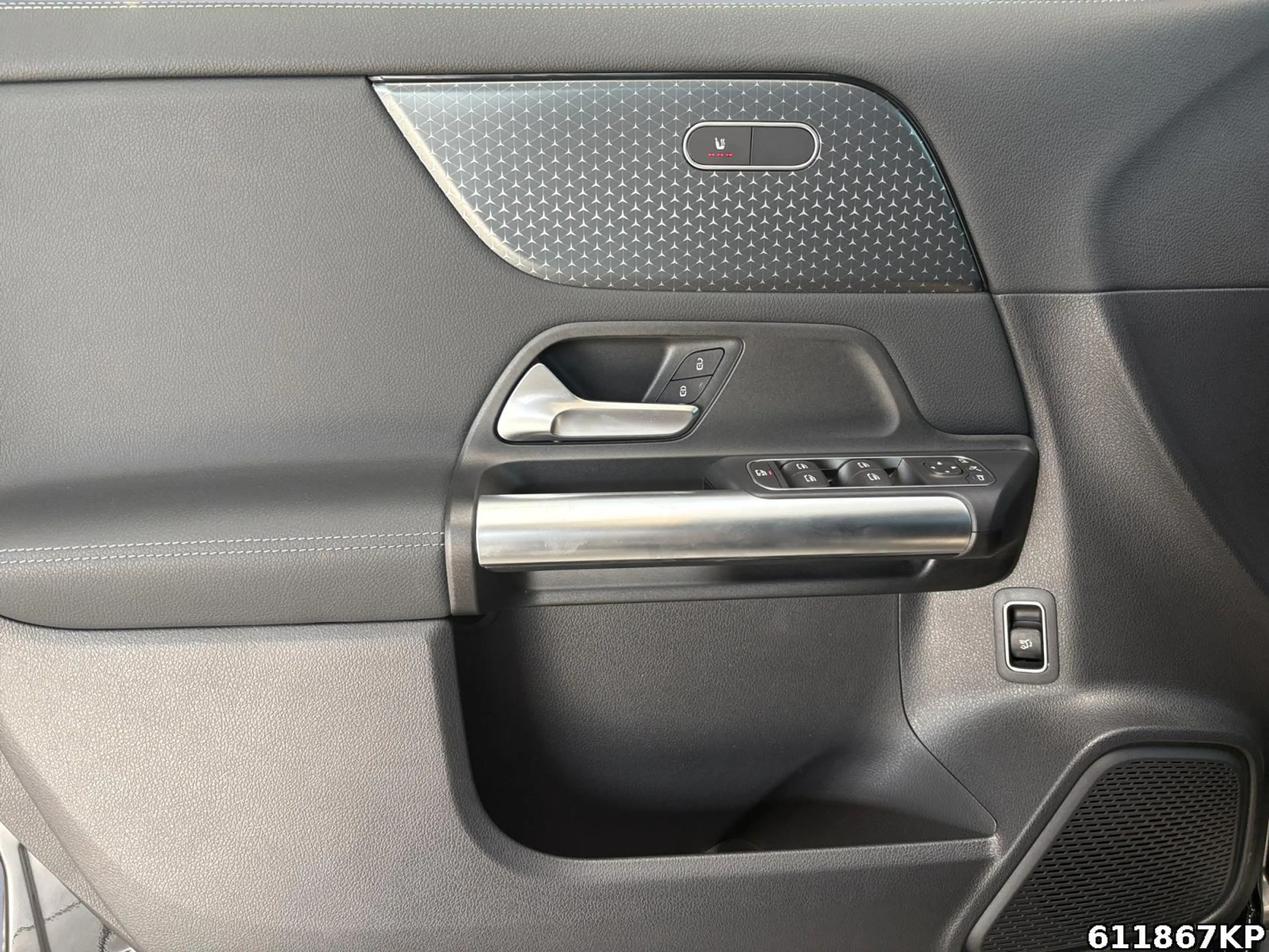Mercedes-Benz GLA 200 Progressive AHK Advanced DAB Kamera — photo 14