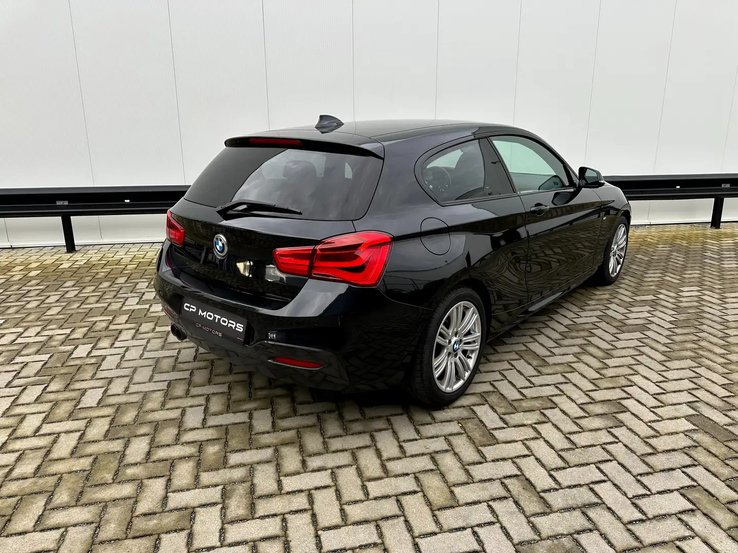 BMW 120 i | M-PAKKET | NAVI | 5-ZIT | AUTOMAAT | LEDER Black - 2