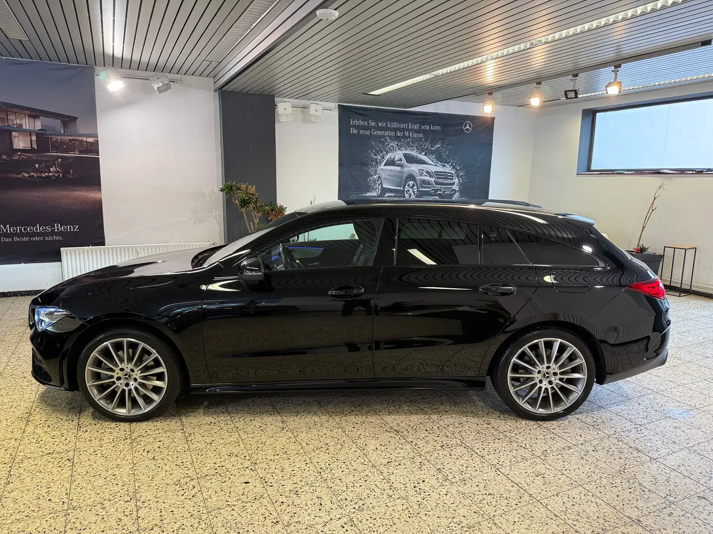 Mercedes-Benz CLA 250 e SB AMG + NIGHT MBUX/LED/AHK/SHZ/HUD/DISTRO/LM19" Schwarz - 1