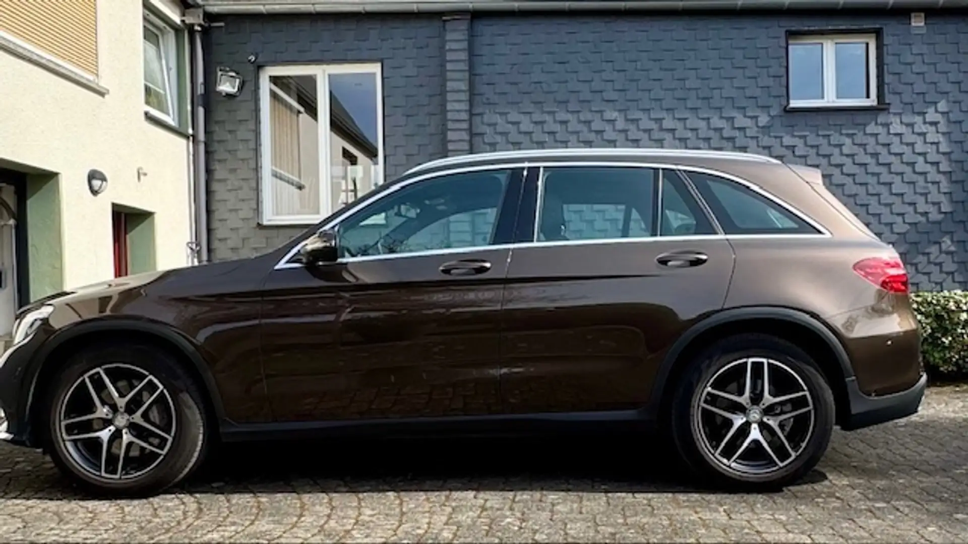 Mercedes-Benz GLC 250 4M/Kamera/Navi/Pano/AHK/AMG-Line/Garantie/E-Heck Braun - 2