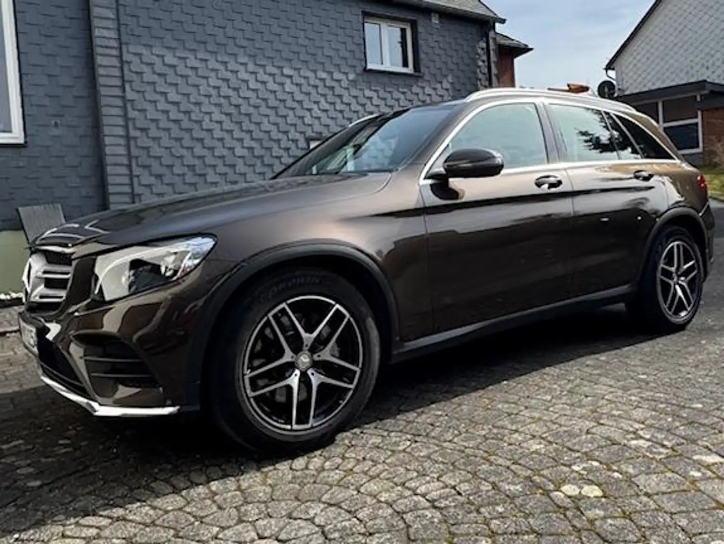 Mercedes-Benz GLC 250 4M/Kamera/Navi/Pano/AHK/AMG-Line/Garantie/E-Heck Braun - 1