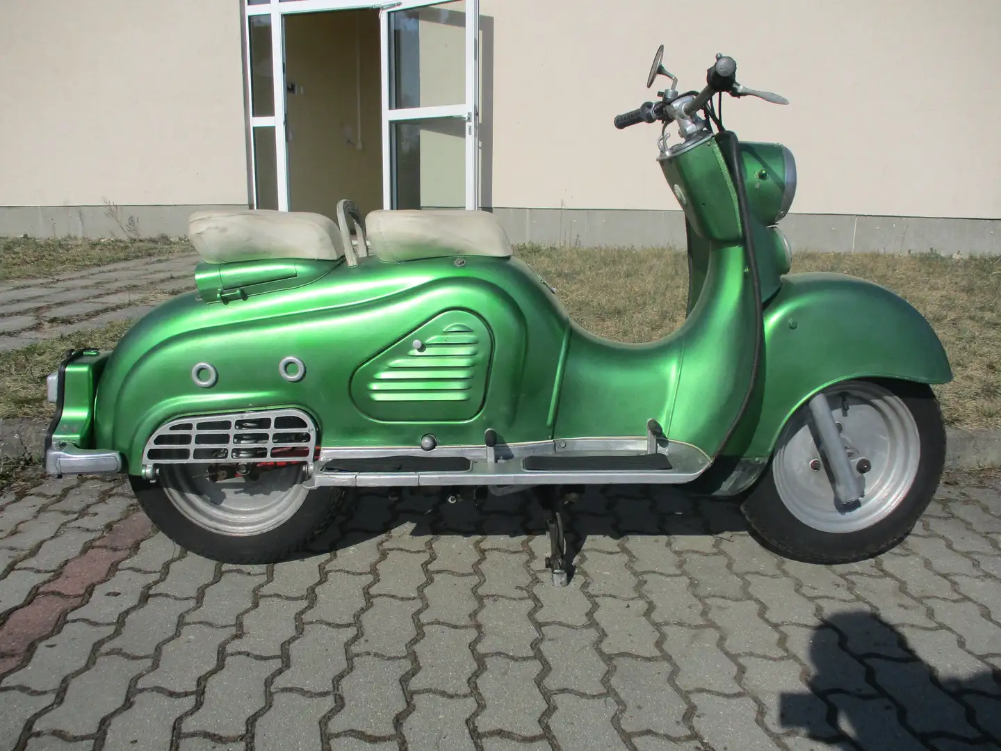 Zündapp Bella Roller Roller/Scooter in Grün gebraucht in Calau für € 2.800,-