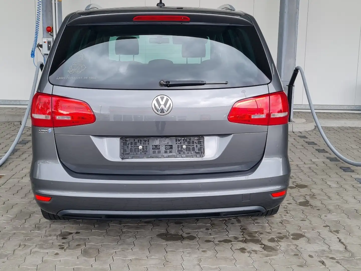 Volkswagen Sharan 2.0 Life BMT DSG Xenon Panorama AHK Grau - 2