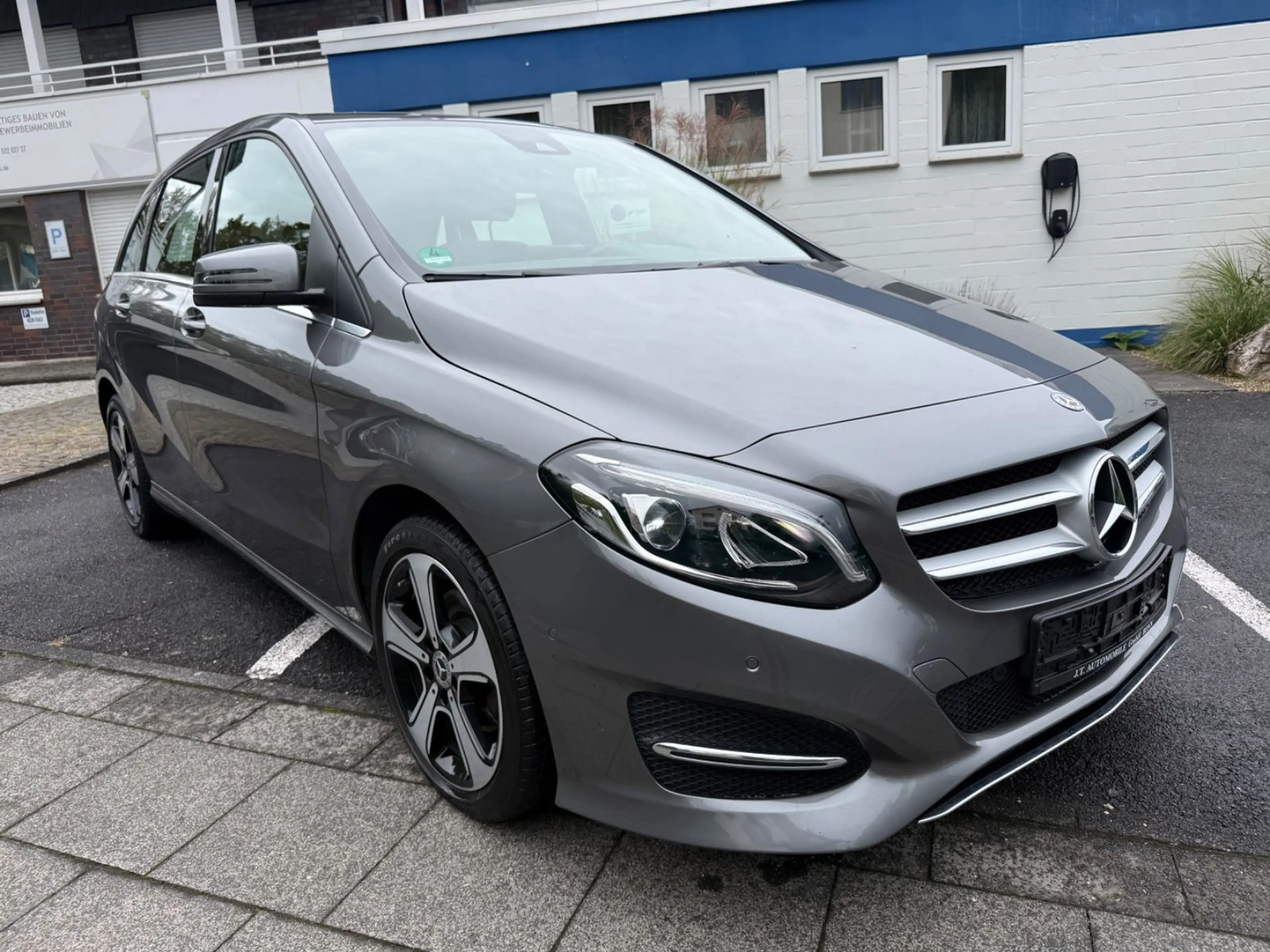 Mercedes-Benz B 200 B B 200 Edition,Auto,Teil Leder,Navi,Erstehand