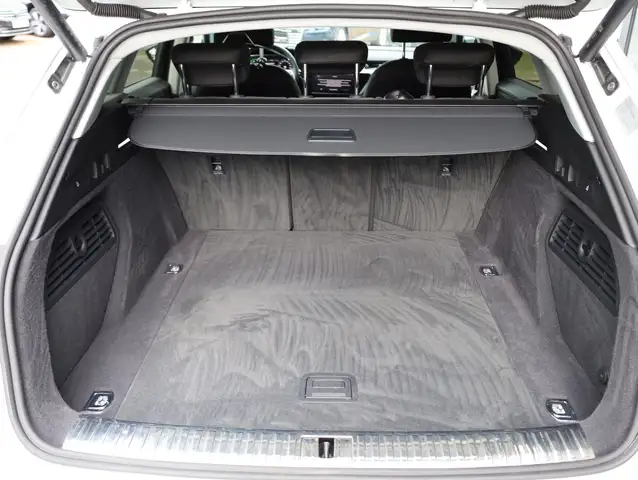 Audi E-Tron view 14