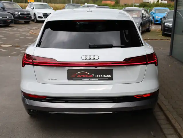 Audi E-Tron view 10