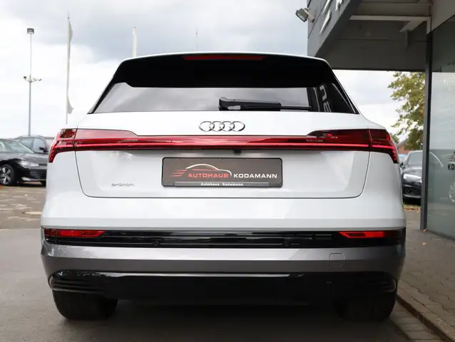 Audi E-Tron view 11
