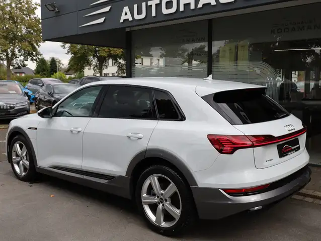 Audi E-Tron view 8