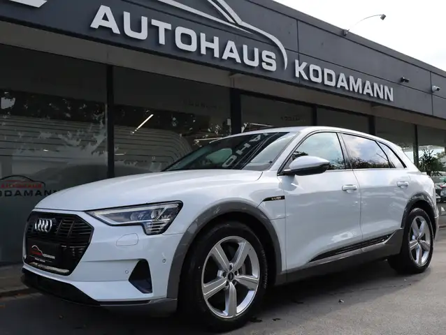 Audi E-Tron view 6