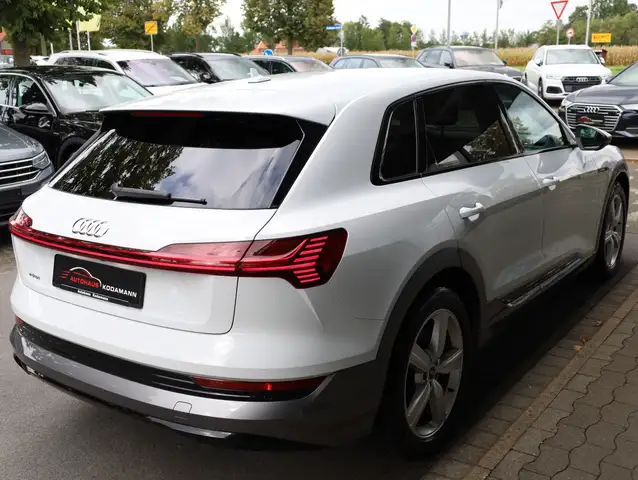 Audi E-Tron view 12