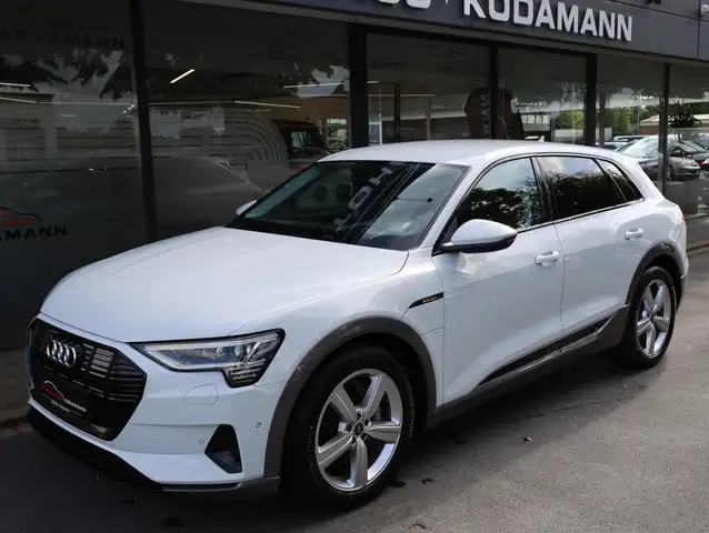 Audi E-Tron view 5