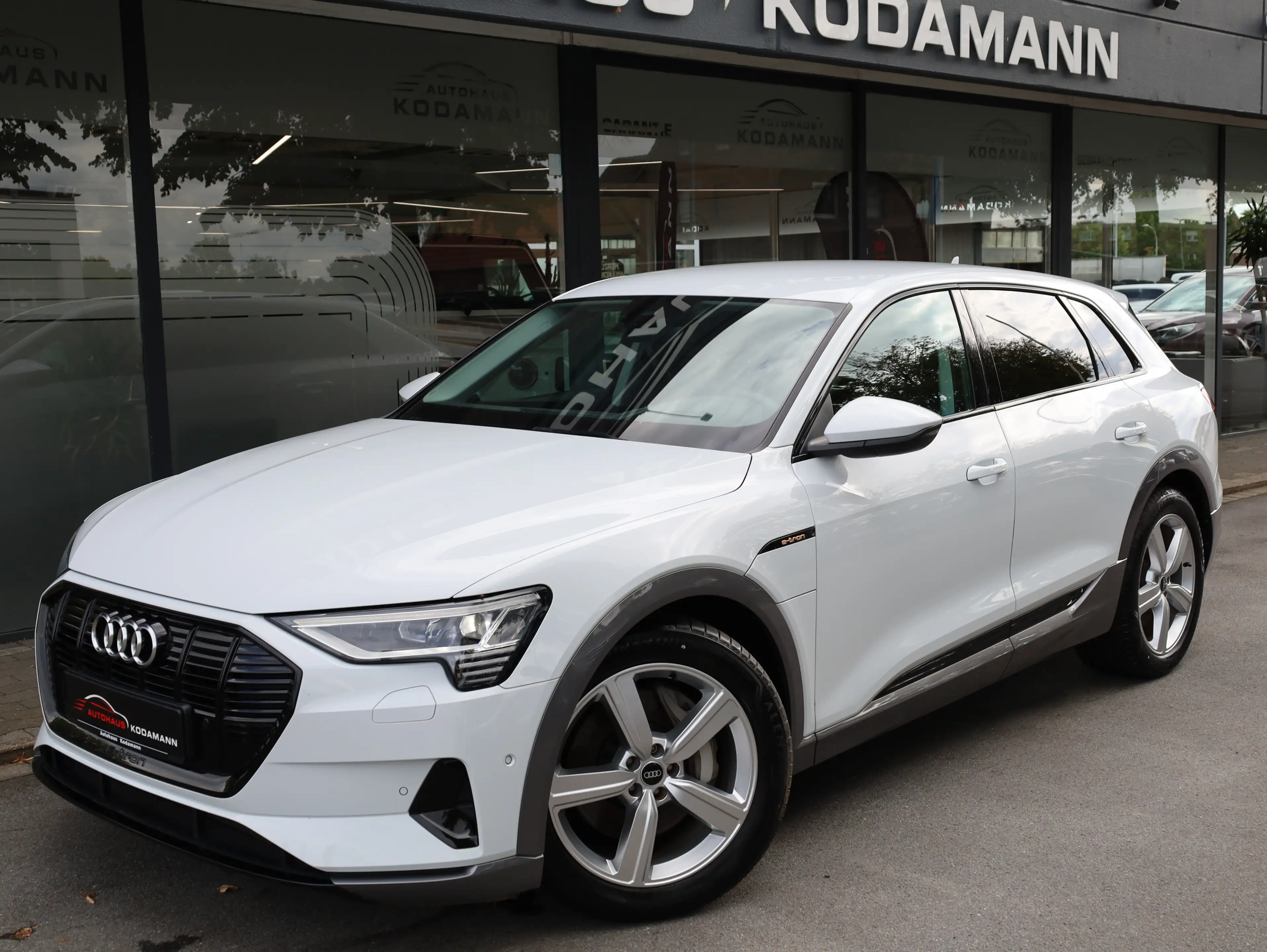 Audi e-tron 55 quattro*Luftfederung*HUD*ACC*AHK*20 — photo 2