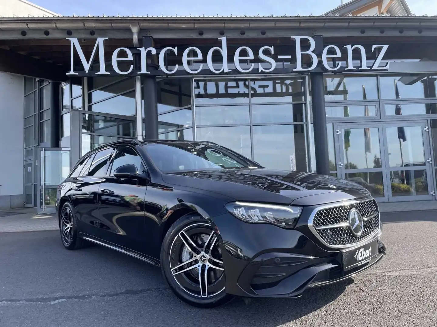 Mercedes-Benz E 220 d T AMG-Line AHK+Distr+R-Kamera +Ambiente+ Schwarz - 1