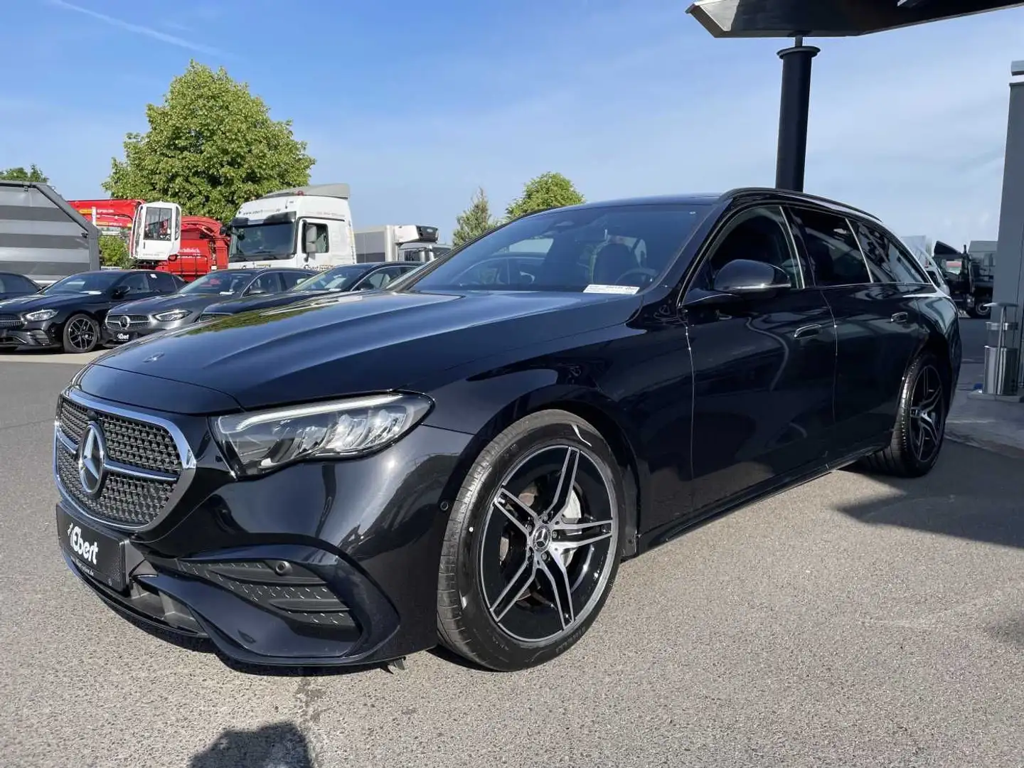 Mercedes-Benz E 220 d T AMG-Line AHK+Distr+R-Kamera +Ambiente+ Schwarz - 2