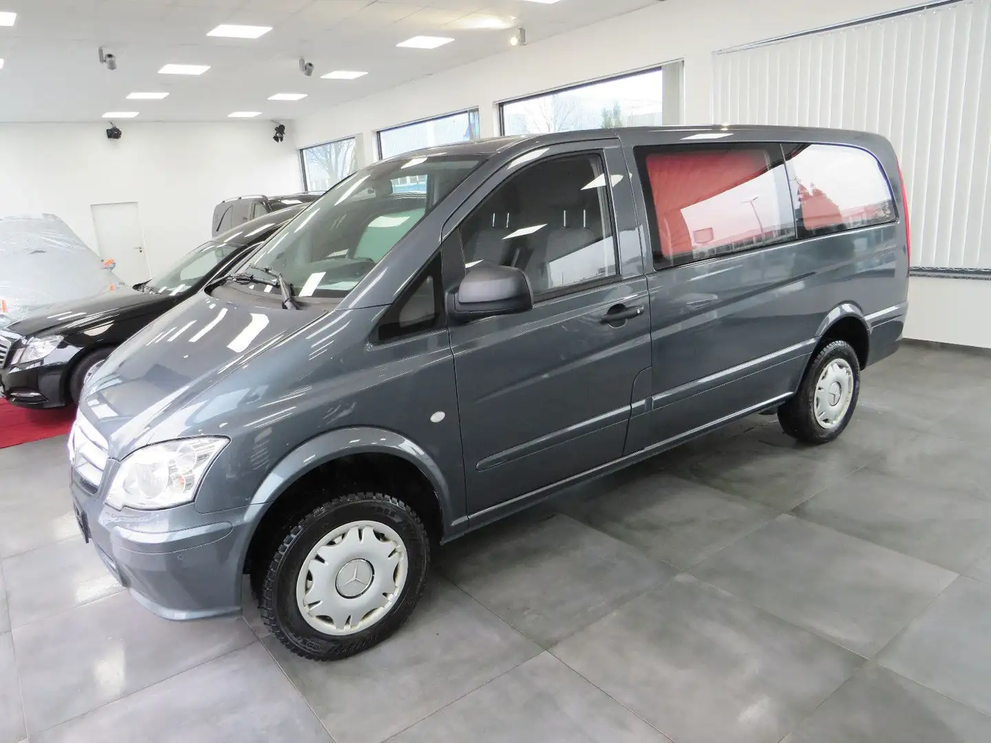 Mercedes-Benz Vito 4x4 Bestattungswagen / Leichenwagen Grau - 1