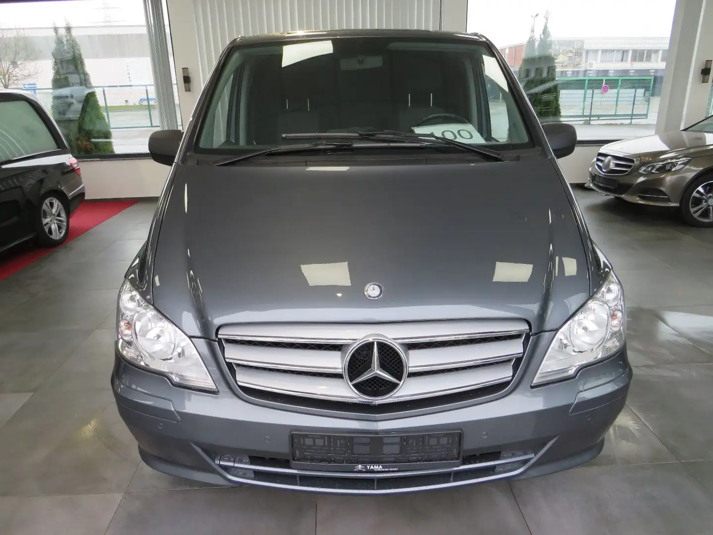 Mercedes-Benz Vito 4x4 Bestattungswagen / Leichenwagen Grau - 2
