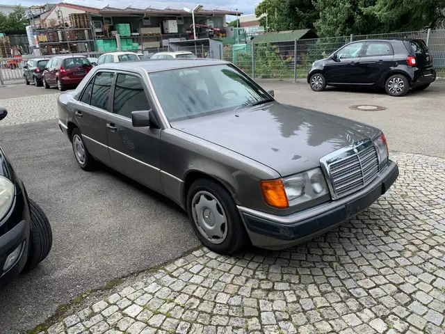 Mercedes-Benz E 300 D E -Klasse Lim. (BM 124) 300 D,1.Hand
