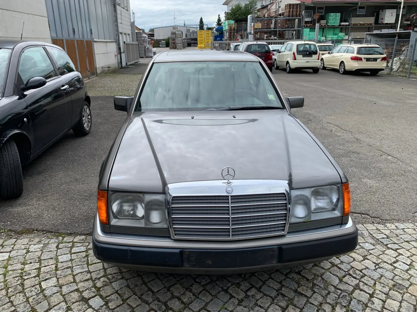 Mercedes-Benz E 300 D E -Klasse Lim. (BM 124) 300 D,1.Hand Gri - 2