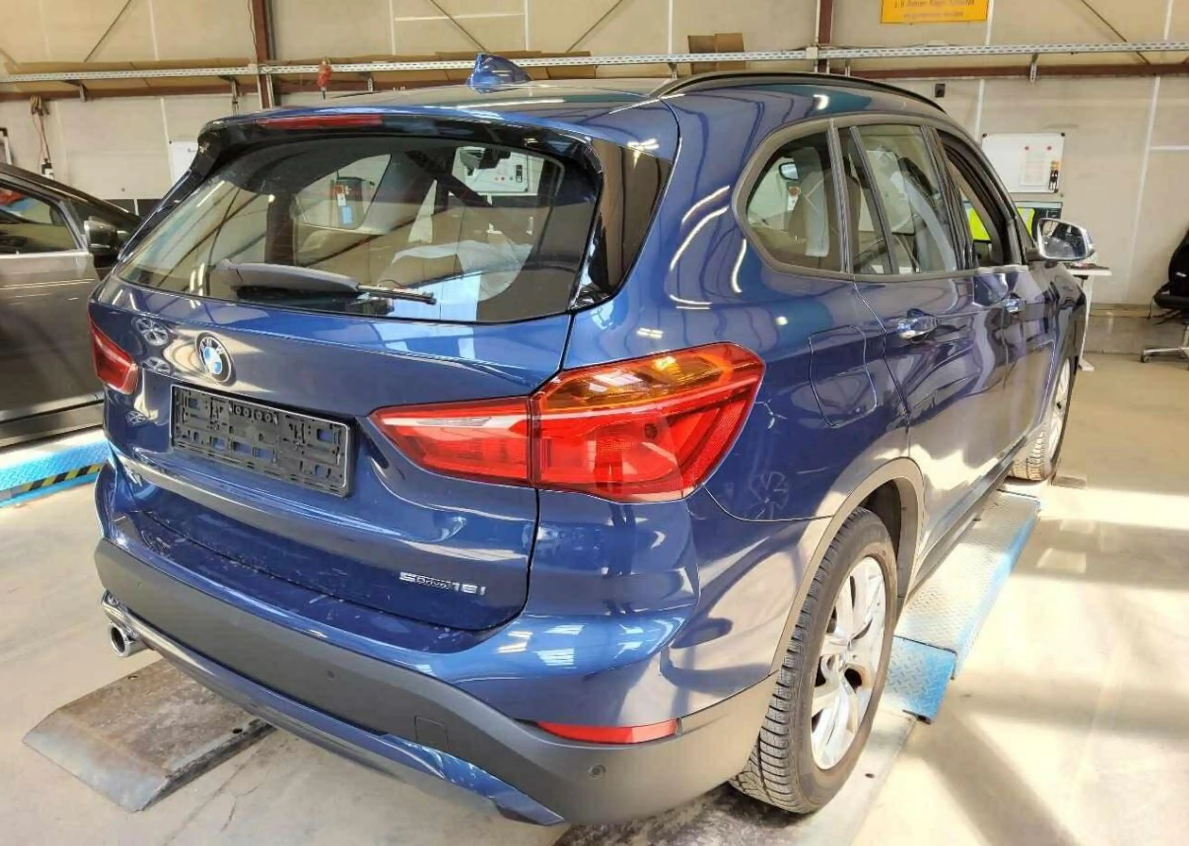 BMW X1 sDrive 18 i Advantage — photo 2
