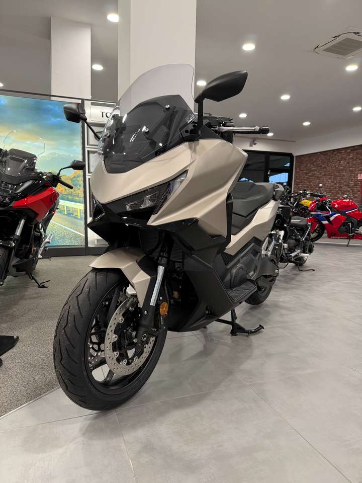 Honda Forza 750