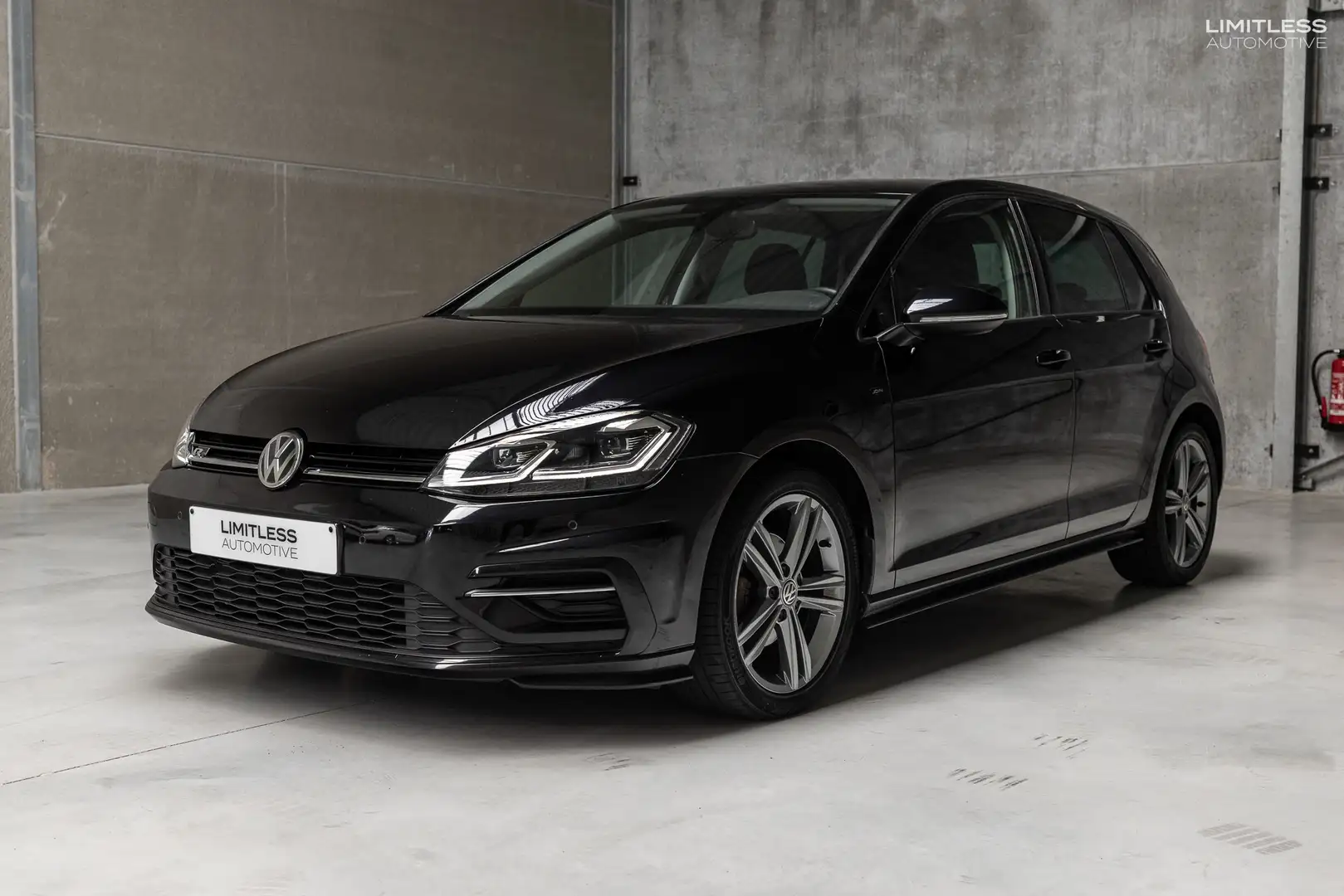 Volkswagen Golf 1.0 TSI DSG | R-Line / LED / FULL Siyah - 1