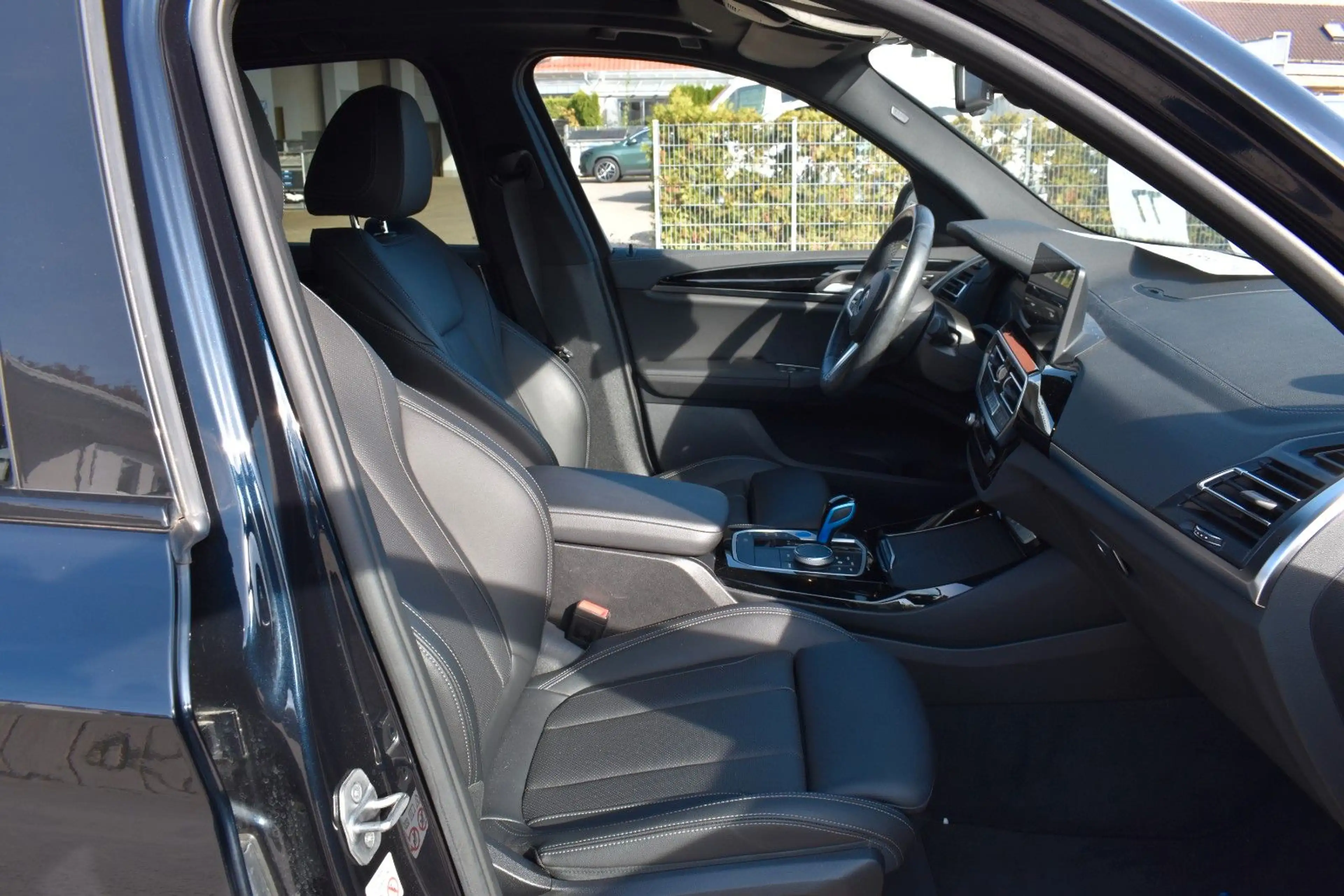 BMW iX3 Inspiring Abstandstempomat M Sport Pano LED — photo 12