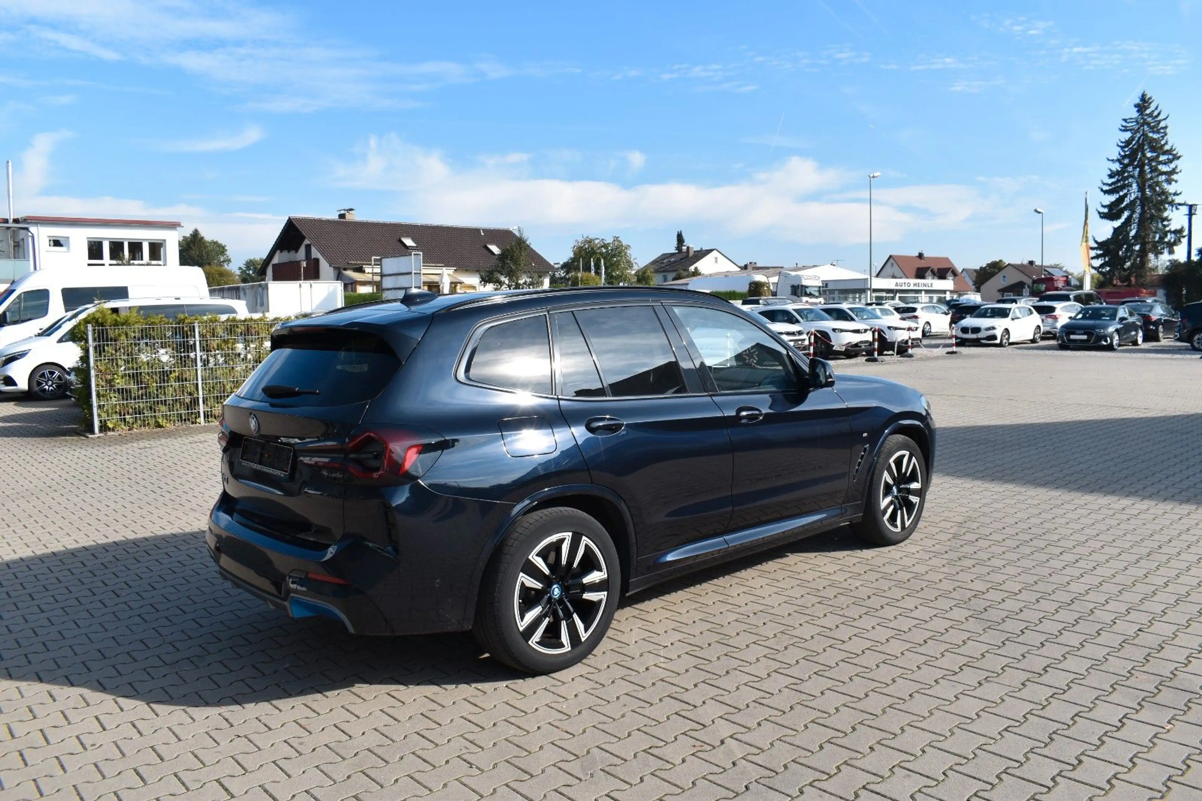 BMW iX3 Inspiring Abstandstempomat M Sport Pano LED — photo 3