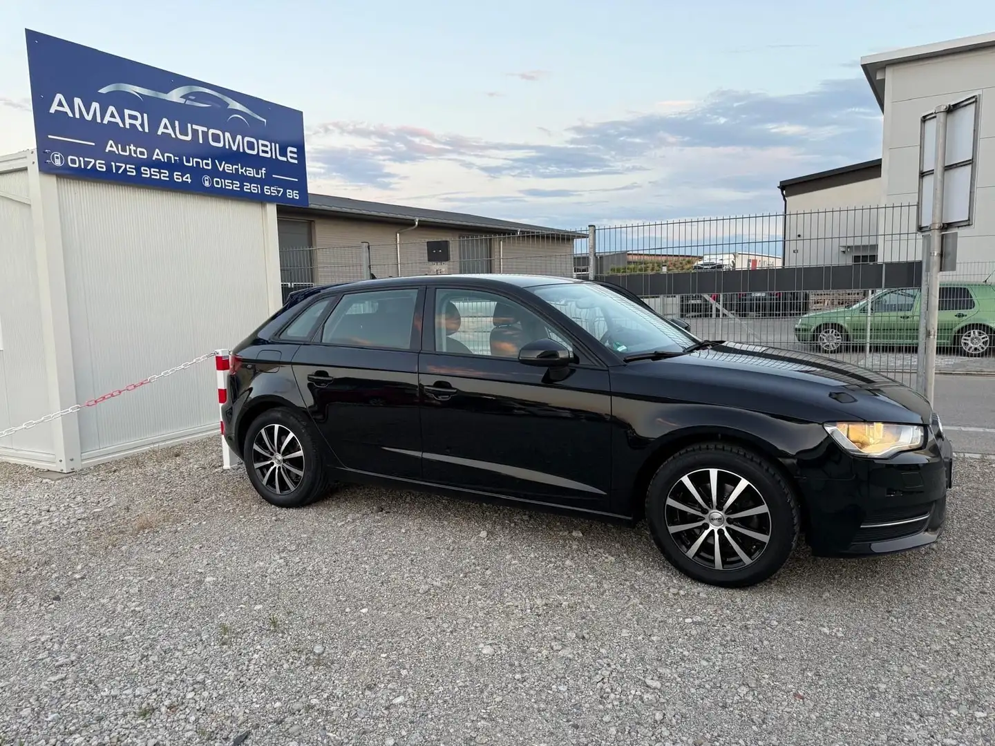 Audi A3 Sportback attraction*Navi*8Fach* Noir - 2