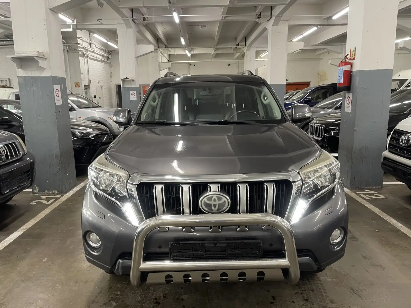 Toyota Land Cruiser Prado Grau - 1